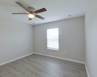 3214 65th Street W - Photo Thumbnail 5