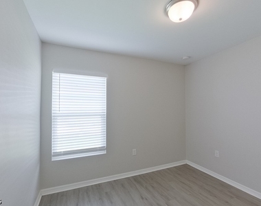 3214 65th Street W - Photo Thumbnail 8