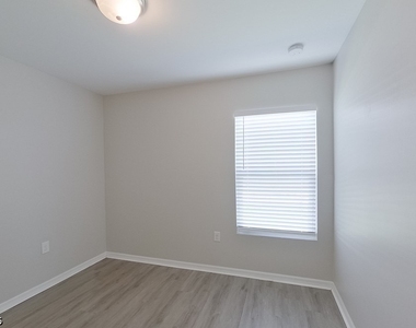 3214 65th Street W - Photo Thumbnail 11