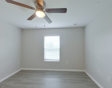 3214 65th Street W - Photo Thumbnail 6