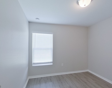 3214 65th Street W - Photo Thumbnail 13