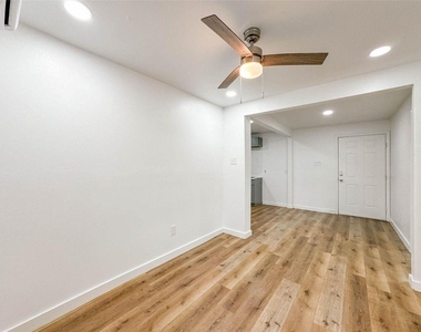 2223 San Antonio - Photo Thumbnail 2