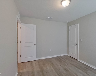 9131 Aegean Circle - Photo Thumbnail 17