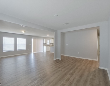 2227 Nw 11th Court - Photo Thumbnail 3