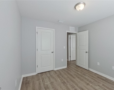 2227 Nw 11th Court - Photo Thumbnail 17