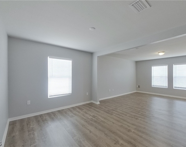 2227 Nw 11th Court - Photo Thumbnail 2