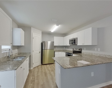 2227 Nw 11th Court - Photo Thumbnail 7