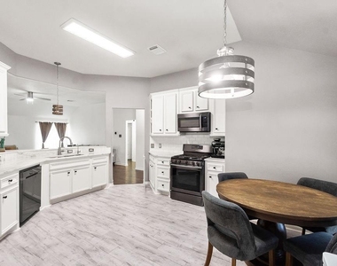 222 Doncaster Street - Photo Thumbnail 7