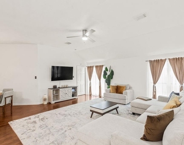 222 Doncaster Street - Photo Thumbnail 4