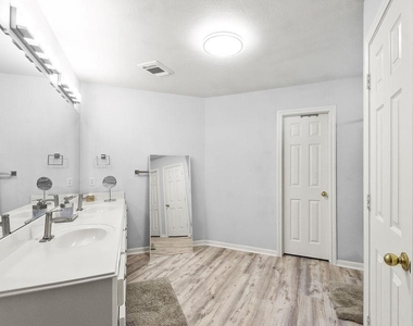 222 Doncaster Street - Photo Thumbnail 16