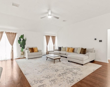 222 Doncaster Street - Photo Thumbnail 3