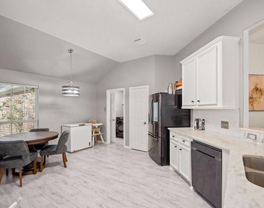 222 Doncaster Street - Photo Thumbnail 5