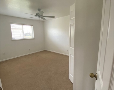 2136 Nw 22nd Place - Photo Thumbnail 15