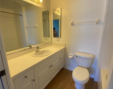 2136 Nw 22nd Place - Photo Thumbnail 24