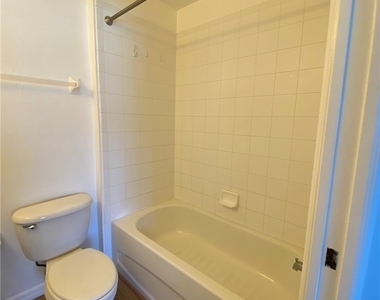 2136 Nw 22nd Place - Photo Thumbnail 25