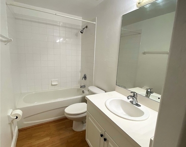 2136 Nw 22nd Place - Photo Thumbnail 20