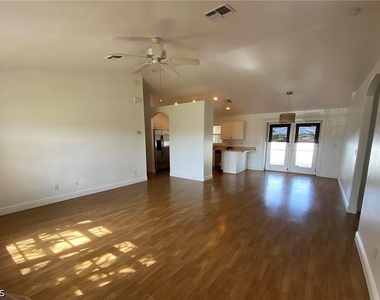 2136 Nw 22nd Place - Photo Thumbnail 5
