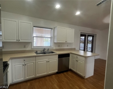 2136 Nw 22nd Place - Photo Thumbnail 7
