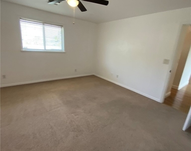 2136 Nw 22nd Place - Photo Thumbnail 28