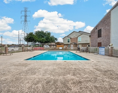 7600 Emmett F Lowry Expressway - Photo Thumbnail 27