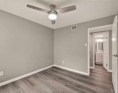 7600 Emmett F Lowry Expressway - Photo Thumbnail 17