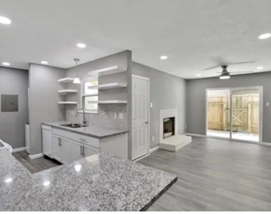 7600 Emmett F Lowry Expressway - Photo Thumbnail 5
