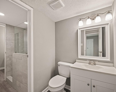 7600 Emmett F Lowry Expressway - Photo Thumbnail 19