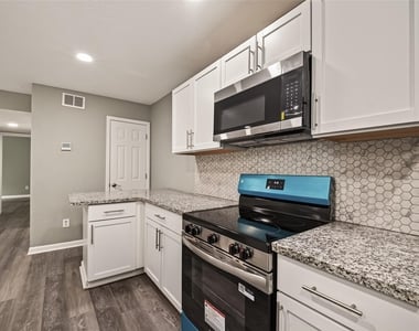 7600 Emmett F Lowry Expressway - Photo Thumbnail 21