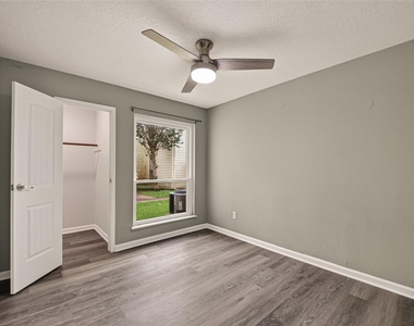 7600 Emmett F Lowry Expressway - Photo Thumbnail 20