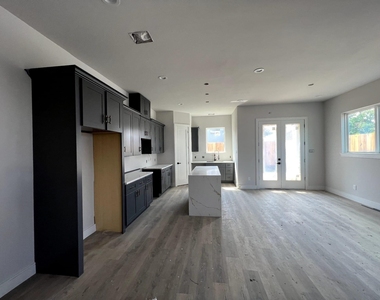 6407 Sidney Street - Photo Thumbnail 6