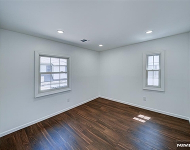 217 Heywood - Photo Thumbnail 9