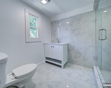 217 Heywood - Photo Thumbnail 17
