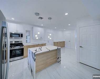 217 Heywood - Photo Thumbnail 6