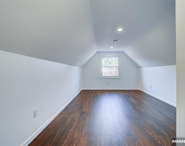217 Heywood - Photo Thumbnail 7