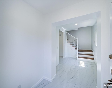217 Heywood - Photo Thumbnail 20
