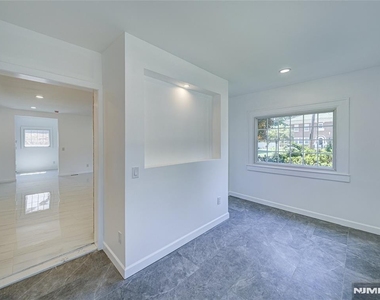 217 Heywood - Photo Thumbnail 19
