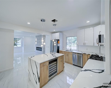 217 Heywood - Photo Thumbnail 3