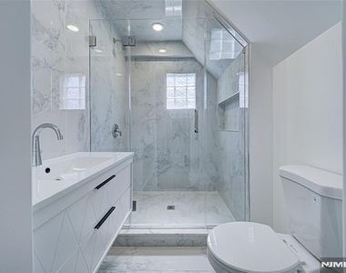 217 Heywood - Photo Thumbnail 16
