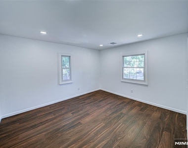 217 Heywood - Photo Thumbnail 10