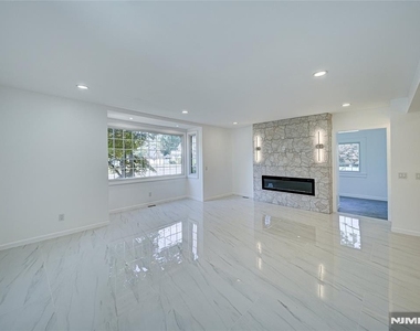 217 Heywood - Photo Thumbnail 2