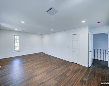 217 Heywood - Photo Thumbnail 8