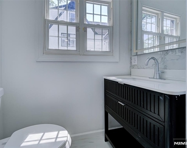 217 Heywood - Photo Thumbnail 18
