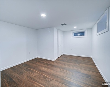 217 Heywood - Photo Thumbnail 12