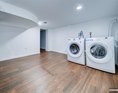 217 Heywood - Photo Thumbnail 13