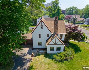 217 Heywood - Photo Thumbnail 24