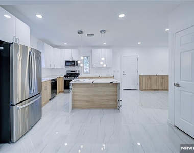 217 Heywood - Photo Thumbnail 5