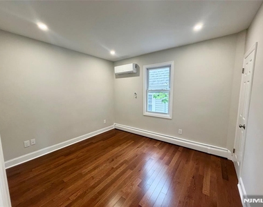 35 Claremont - Photo Thumbnail 10
