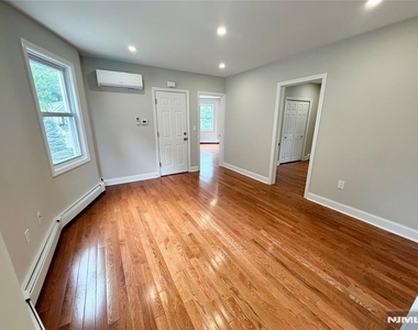 35 Claremont - Photo Thumbnail 6