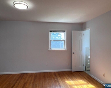 217 Rockland - Photo Thumbnail 16