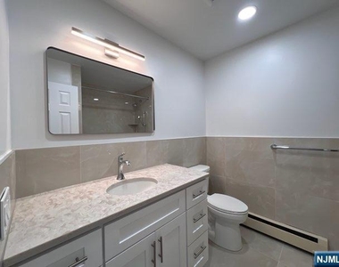 217 Rockland - Photo Thumbnail 19